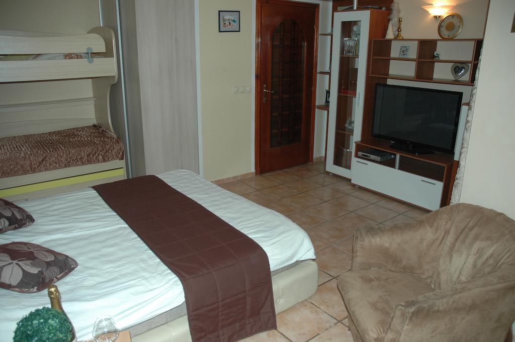 Guest House Maja Novi Sad Zimmer foto